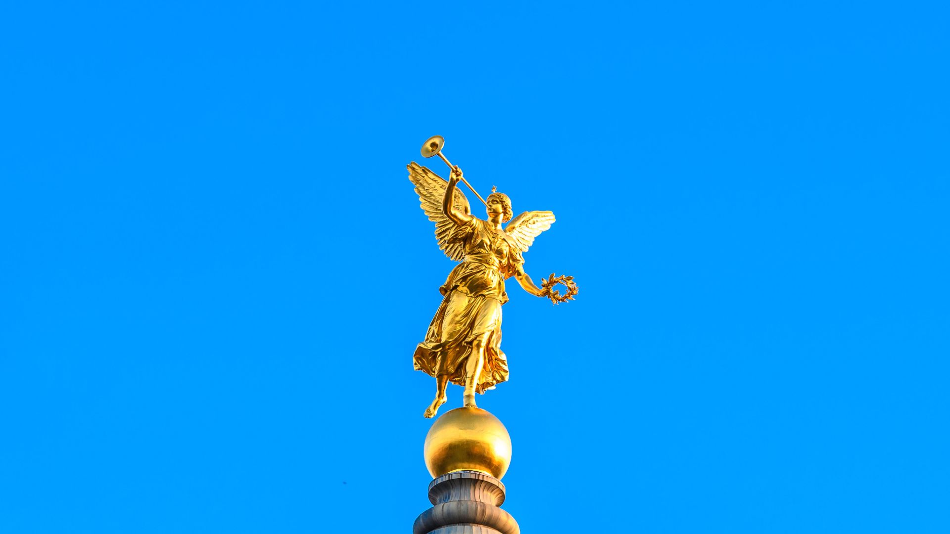dresden-engelstatue-dach