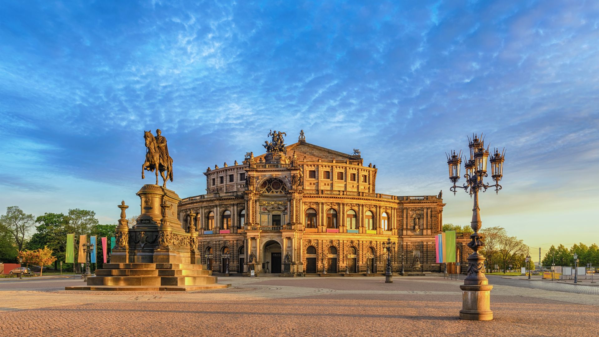 dresden-theaterplatz-semperoper